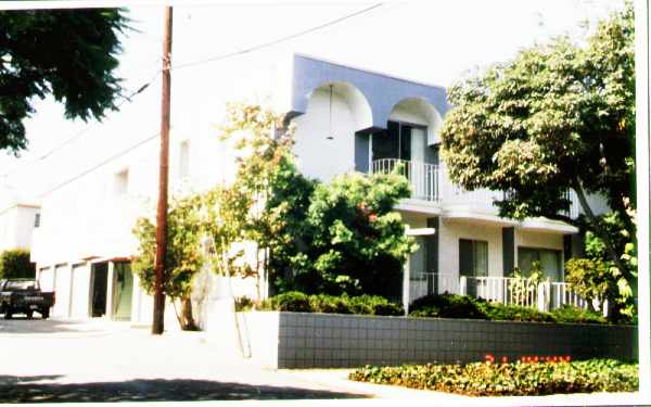 1319 Idaho Ave in Santa Monica, CA - Building Photo