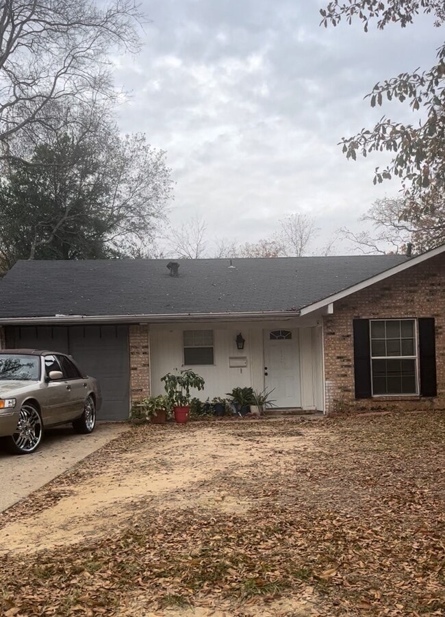 2432 McKenzie Dr in Tyler, TX - Building Photo - Building Photo