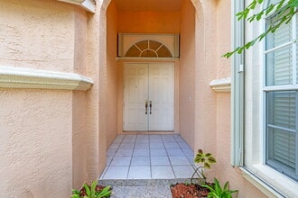 2018 Reston Cir in Royal Palm Beach, FL - Building Photo - Building Photo