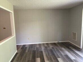 1831 Fuller Rd, Unit 9 in West Des Moines, IA - Building Photo - Building Photo