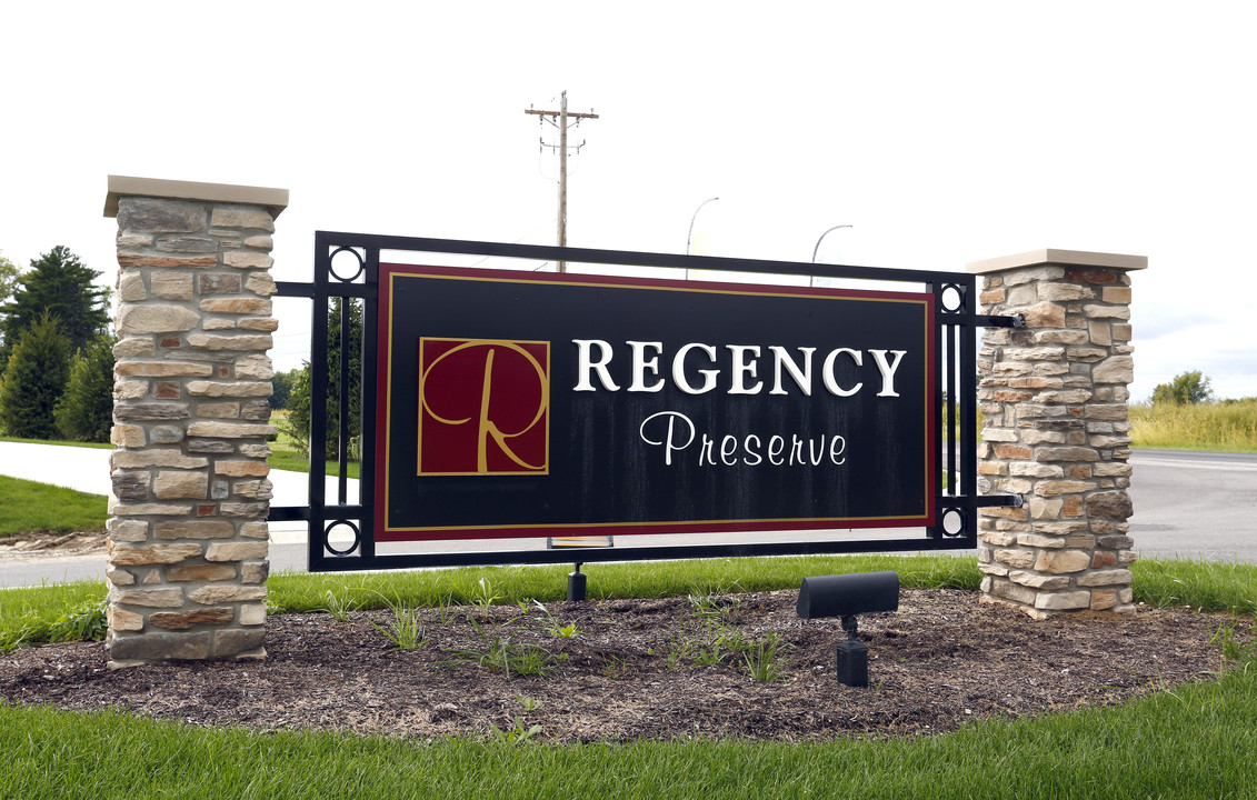 Regency Preserve in Avon, IN - Foto de edificio