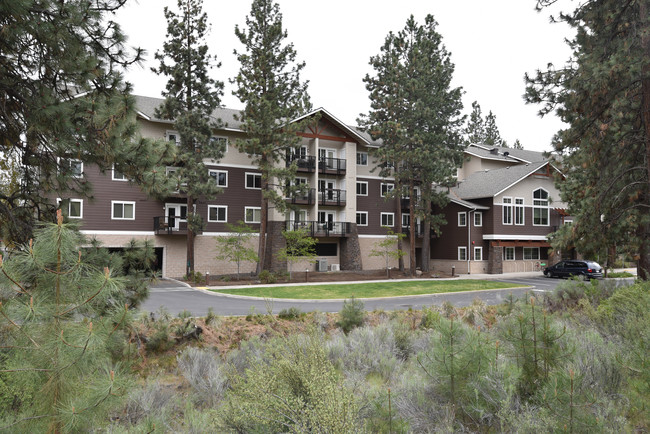 Mountain Laurel Lodge in Bend, OR - Building Photo - Building Photo