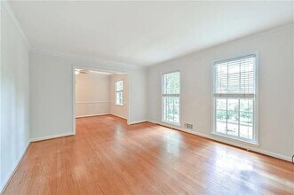 260 River Valley Rd NW in Sandy Springs, GA - Foto de edificio - Building Photo