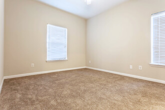 Fairlake Cove Apartment Homes in Huffman, TX - Foto de edificio - Interior Photo