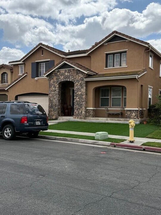 1666 E Nocta Privado in Ontario, CA - Building Photo