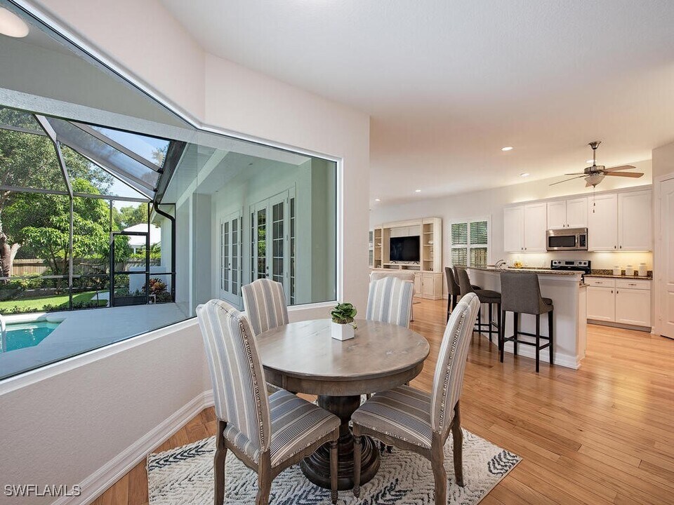 431 1st Ave N in Naples, FL - Foto de edificio
