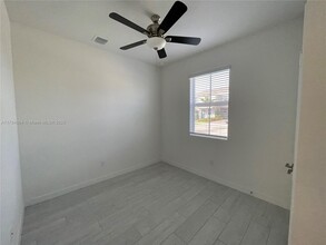 794 SE 18th St in Florida City, FL - Foto de edificio - Building Photo