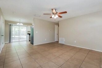 112 Circle Hill Dr in Brandon, FL - Building Photo - Building Photo