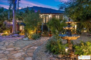 575 S Calle Ajo in Palm Springs, CA - Building Photo