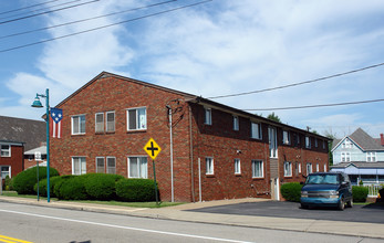 Broadway Manor Apartments in East Mckeesport, PA - Building Photo - Building Photo