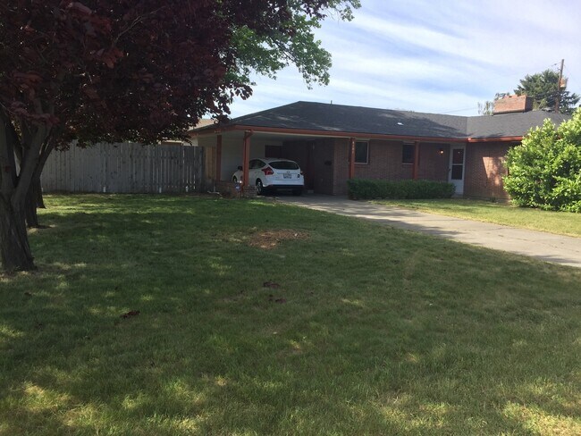 4102 W Lincoln Ave-Unit -4102 in Yakima, WA - Building Photo - Building Photo