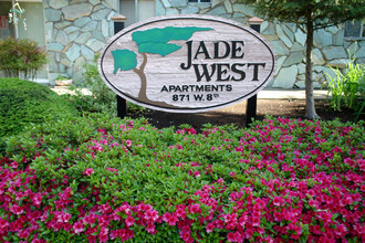 Jade West Apartments in Eugene, OR - Building Photo - Building Photo