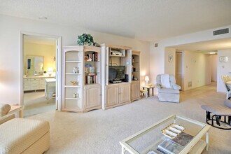 5760 Midnight Pass Rd, Unit ID1385989P in Siesta Key, FL - Foto de edificio - Building Photo