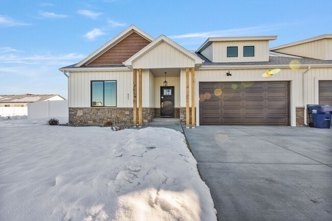 621 Jeanine Dr in Sugar City, ID - Building Photo - Building Photo