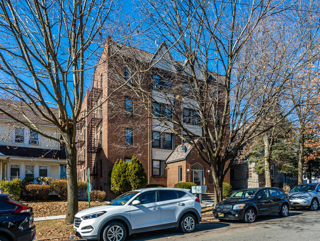 176 Bergen Ave in Ridgefield Park, NJ - Foto de edificio - Building Photo