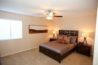 7 W Mohawk Dr, Unit Carefree in Phoenix, AZ - Foto de edificio - Building Photo