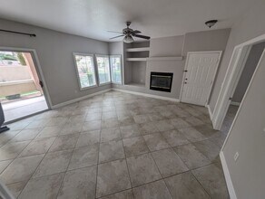 821 Glacier Peak Ln in Las Vegas, NV - Building Photo - Building Photo