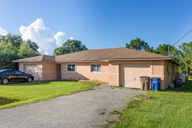 4437 24th St SW in Lehigh Acres, FL - Building Photo - Building Photo