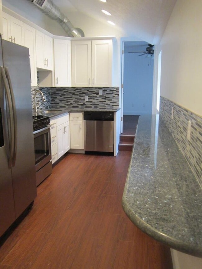 2528 Carey Wy in Pittsburgh, PA - Building Photo - Building Photo