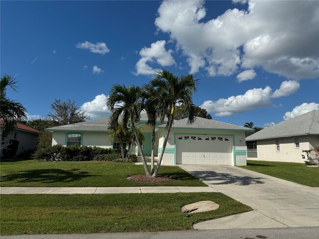 1292 Bayport Ave in Marco Island, FL - Foto de edificio - Building Photo