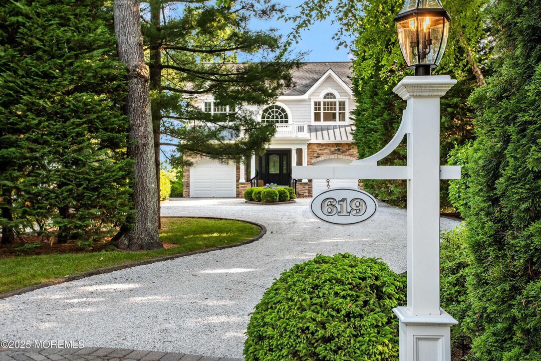 619 Beacon Blvd in Sea Girt, NJ - Foto de edificio