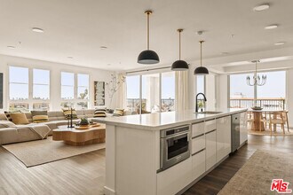 1700 S Pacific Coast Hwy in Redondo Beach, CA - Building Photo - Building Photo