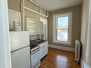 223 Bates Ave in St. Paul, MN - Building Photo - Building Photo