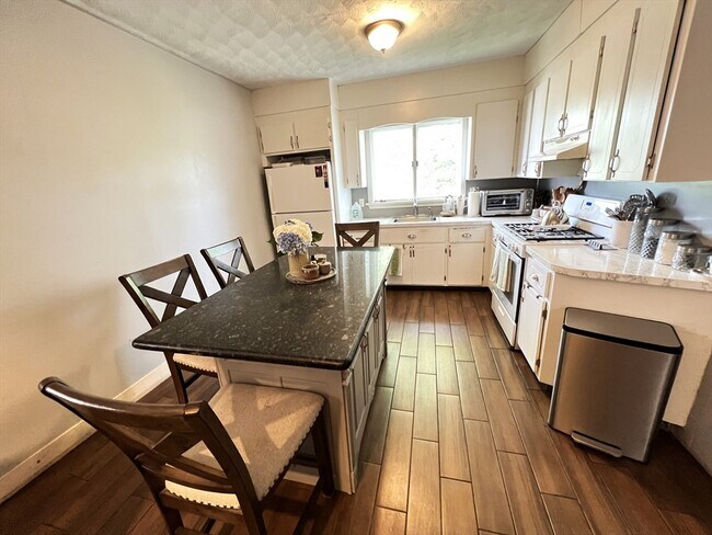 123 Forest St, Unit 2 in Medford, MA - Building Photo - Building Photo