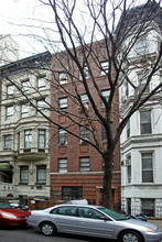 16 W 75th St in New York, NY - Building Photo - Building Photo