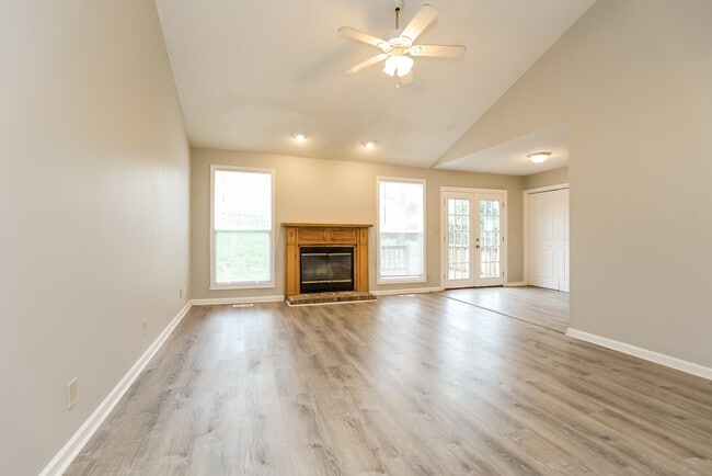 3507 Clearwater Dr in Clarksville, TN - Foto de edificio - Building Photo