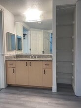 2439 Centergate Dr, Unit 102 in Miramar, FL - Foto de edificio - Building Photo