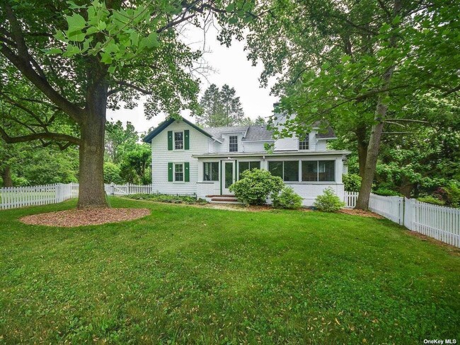 23 Pinetree Ln in Old Westbury, NY - Building Photo - Building Photo