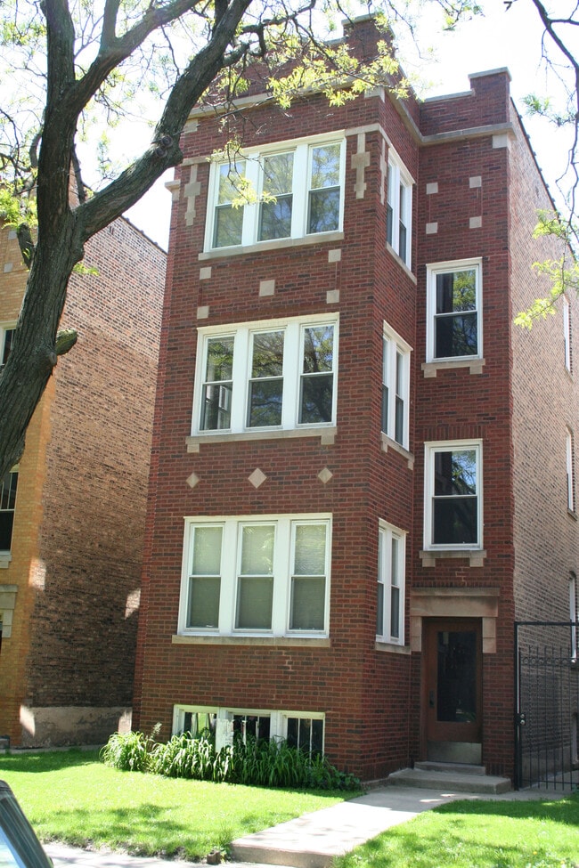 4850 N Rockwell St, Unit 1st Floor Flat