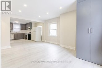 73 Drury Ln in Barrie, ON - Building Photo - Building Photo