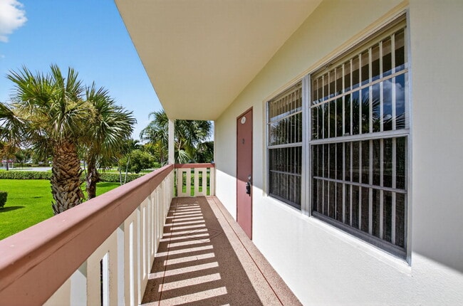 154 Preston Way in Boca Raton, FL - Building Photo - Building Photo