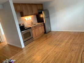 8027 W Foster Ln, Unit Garden North in Niles, IL - Building Photo