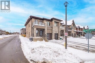 32 Ballinger Wy in Uxbridge, ON - Building Photo - Building Photo