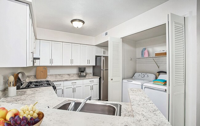 West Hampton Park Apartment Homes in Elkhorn, NE - Building Photo - Building Photo