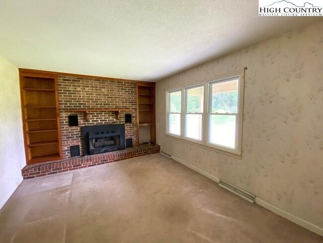 342 Page Dr in West Jefferson, NC - Building Photo - Building Photo