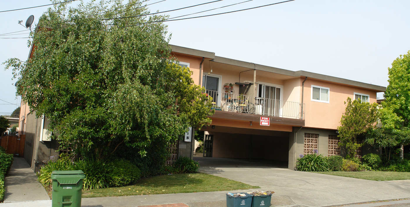 1015 Liberty St in El Cerrito, CA - Foto de edificio