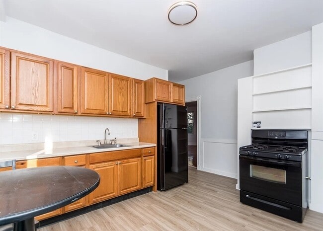 32 Warwick Rd in Newton, MA - Building Photo - Building Photo