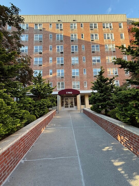 2 Sadore Ln, Unit 1A in Yonkers, NY - Building Photo