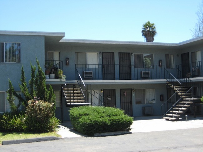 Pecan Apartments in Escondido, CA - Foto de edificio - Building Photo