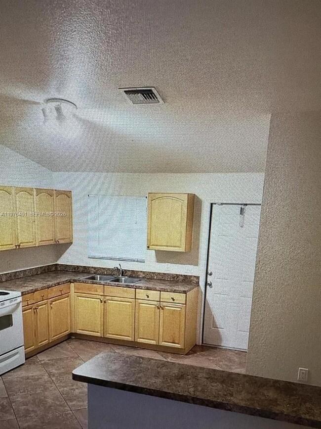 6575 SW 49th Ct in Davie, FL - Building Photo - Building Photo