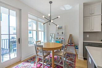 230 New St in Decatur, GA - Foto de edificio - Building Photo