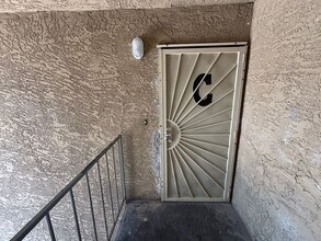 4590 Carriage Park Dr in Las Vegas, NV - Building Photo - Building Photo