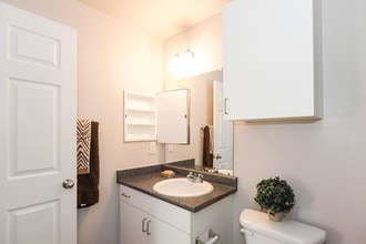 High Meadow Apartments in Durant, OK - Foto de edificio - Building Photo