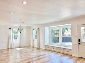 5542 Radford Ave in Los Angeles, CA - Building Photo - Building Photo