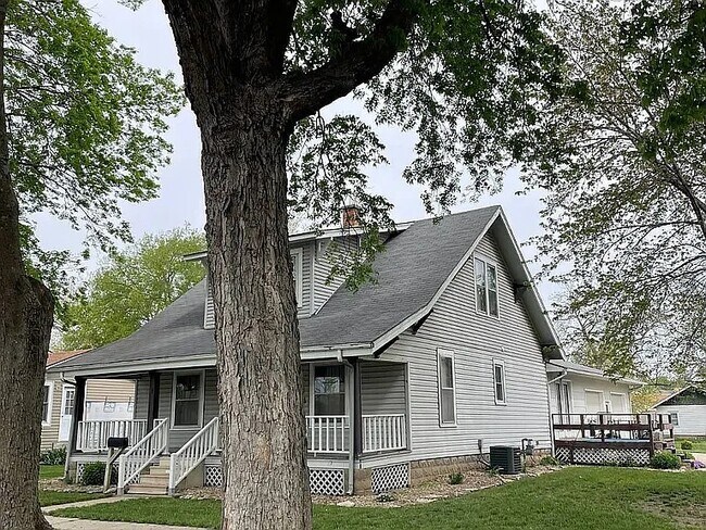 1010 Jackson St in Marysville, KS - Building Photo - Building Photo