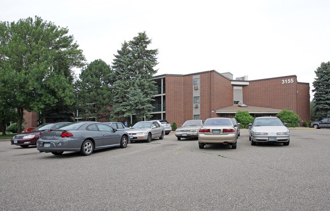 Coachman Oaks in Eagan, MN - Foto de edificio - Building Photo